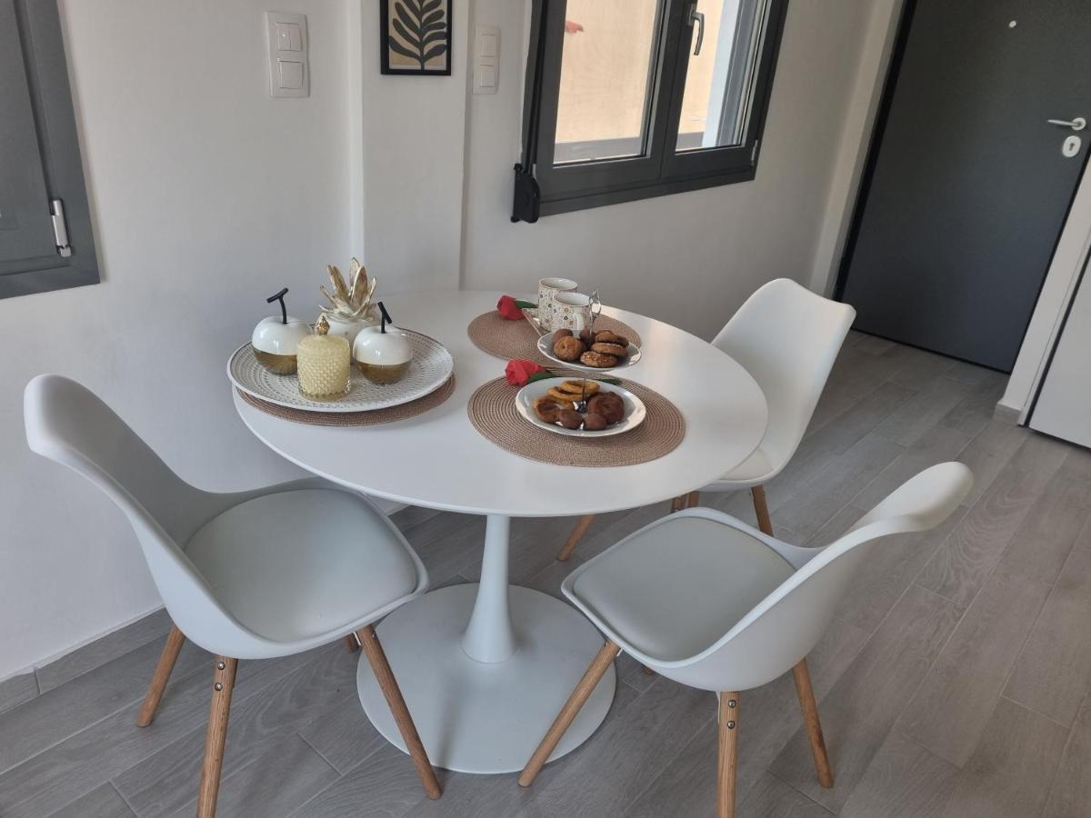 Tiffany'S Apartments -2' Walk From Metro Atene Esterno foto