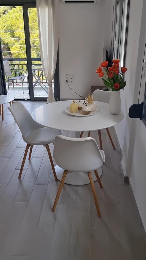 Tiffany'S Apartments -2' Walk From Metro Atene Esterno foto