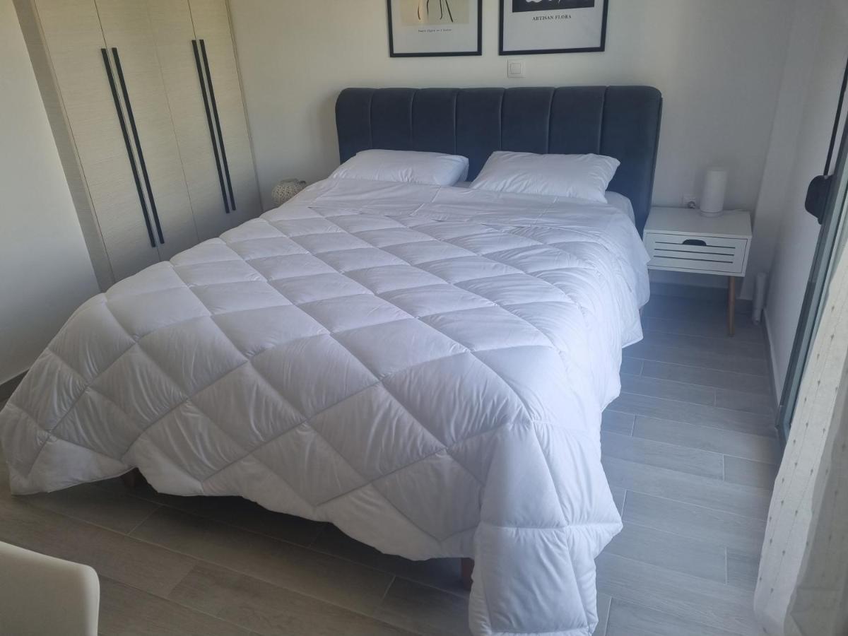 Tiffany'S Apartments -2' Walk From Metro Atene Esterno foto