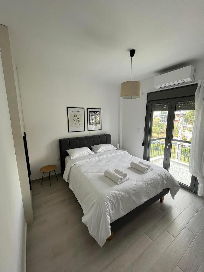 Tiffany'S Apartments -2' Walk From Metro Atene Esterno foto
