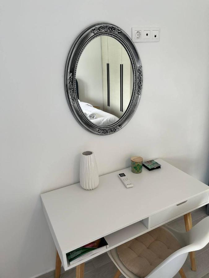 Tiffany'S Apartments -2' Walk From Metro Atene Esterno foto