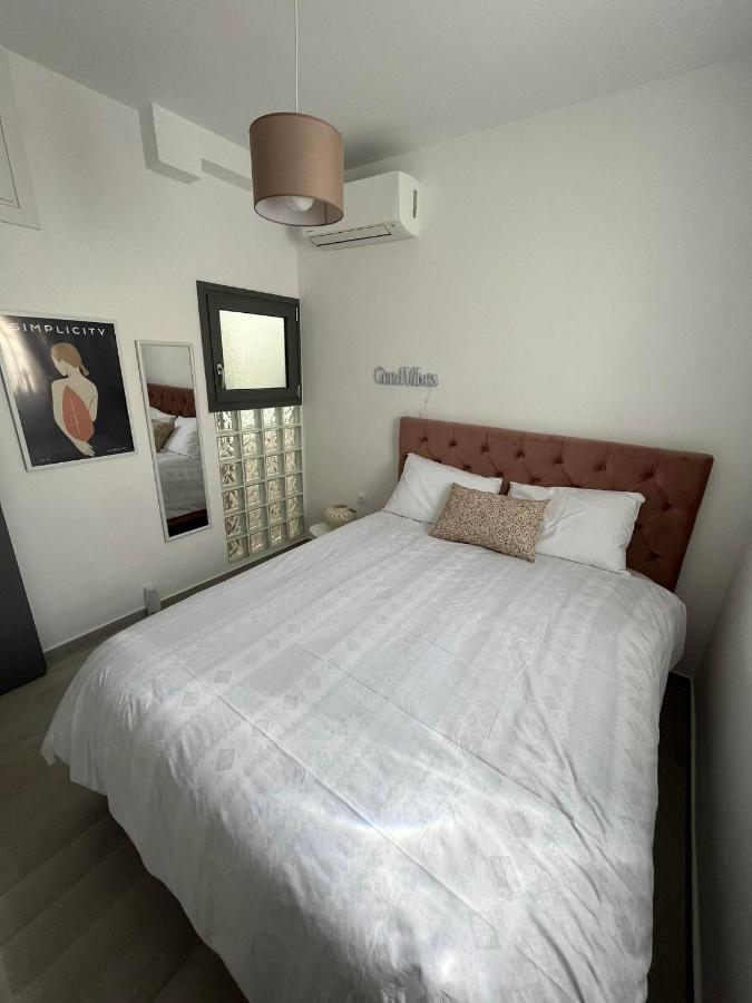 Tiffany'S Apartments -2' Walk From Metro Atene Esterno foto