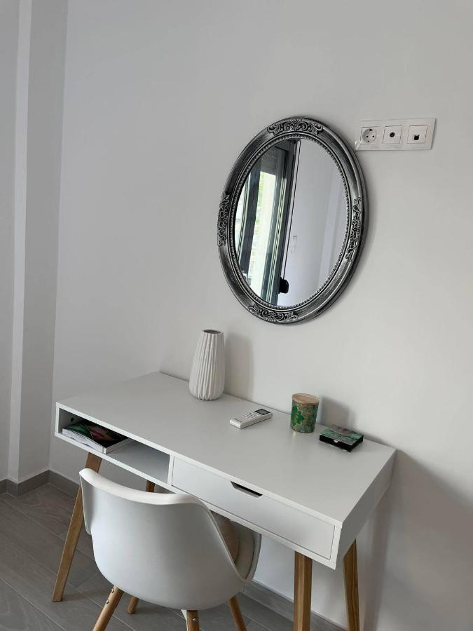 Tiffany'S Apartments -2' Walk From Metro Atene Esterno foto